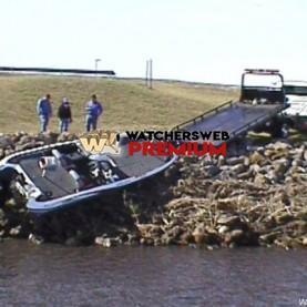 Boat vs Rocks - p - Harry - Illinois, USA